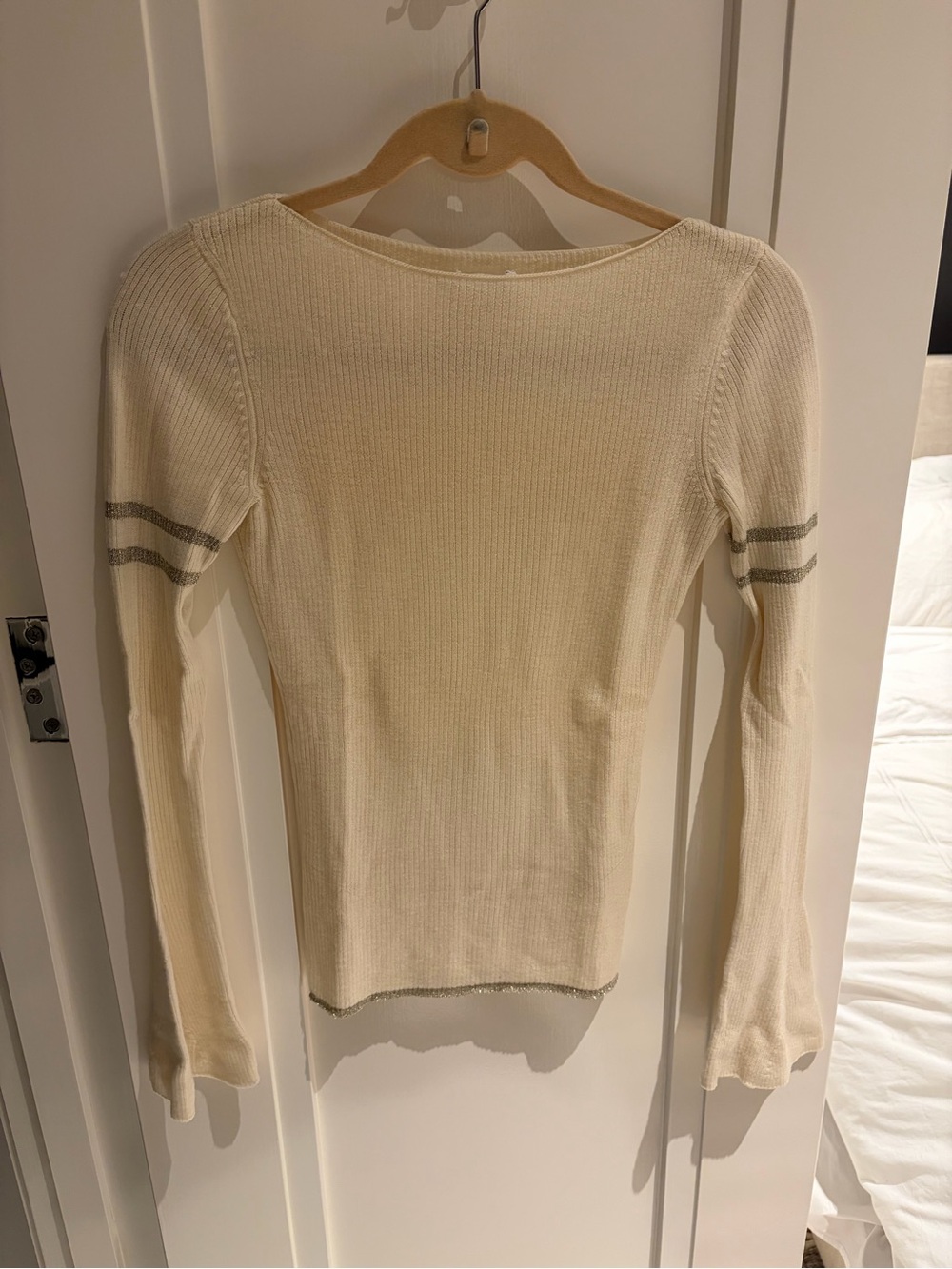 Frame Women’s Cream Ribbed Long-Sleeve Sweater with Contrast Stripes